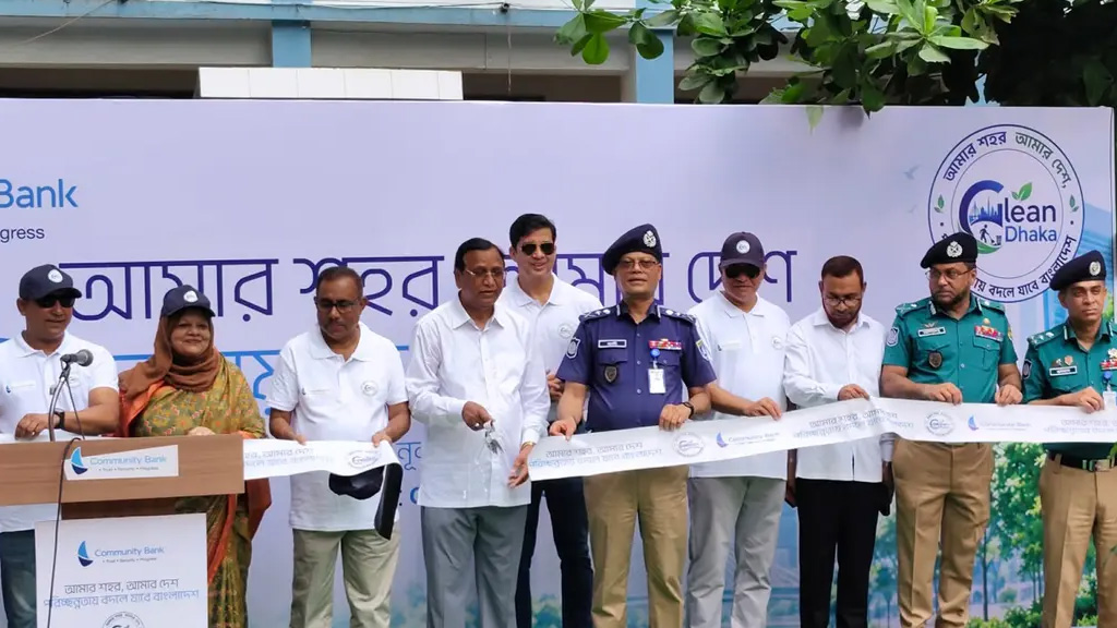 আইনের ফাঁকে আটকে রাখা যায় না মাদক কারবারি ও ছিনতাইকারীদের: আইজিপি