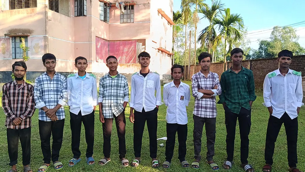 বাবা-মায়ের স্নেহ ছাড়াই বেড়ে ওঠা ৯ বালকের এসএসসি জয়
