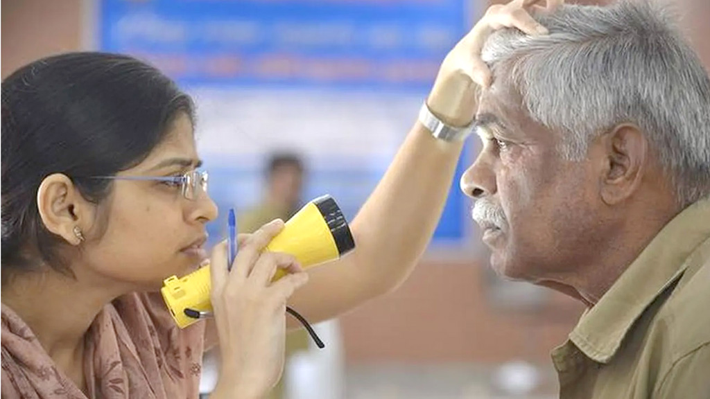 বিশ্বে ৯ কোটি ৪০ লাখের বেশি মানুষের চোখে ছানি, অর্ধেকই অপারেশনের সুযোগ পাচ্ছে না
