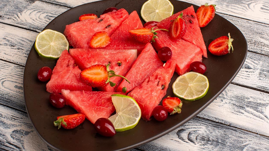 তরমুজে এক চিমটি লবণ মিশিয়ে খাওয়ার কারণ