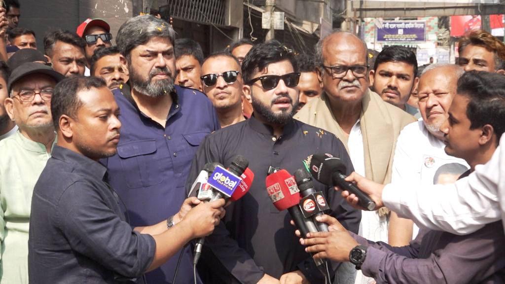 নাগরিক সমস্যা সমাধানের প্রতিশ্রুতি ইশরাক হোসেনের