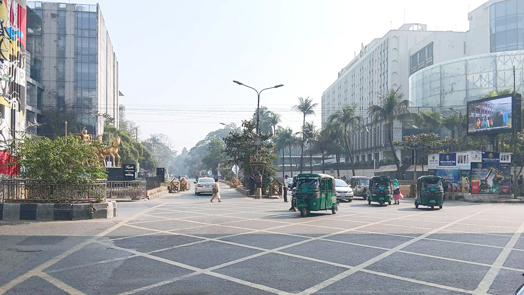 শাহবাগ-ইন্টারকন্টিনেন্টাল এলাকায় বাড়ানো হয়েছে পুলিশি নিরাপত্তা