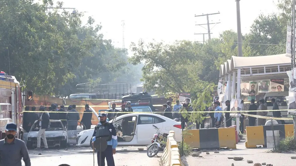 পাকিস্তানে জোড়া বোমা হামলা, নিহত ৭