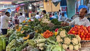 বাজারজুড়ে শীতের সবজি, তবু কমছে না দাম