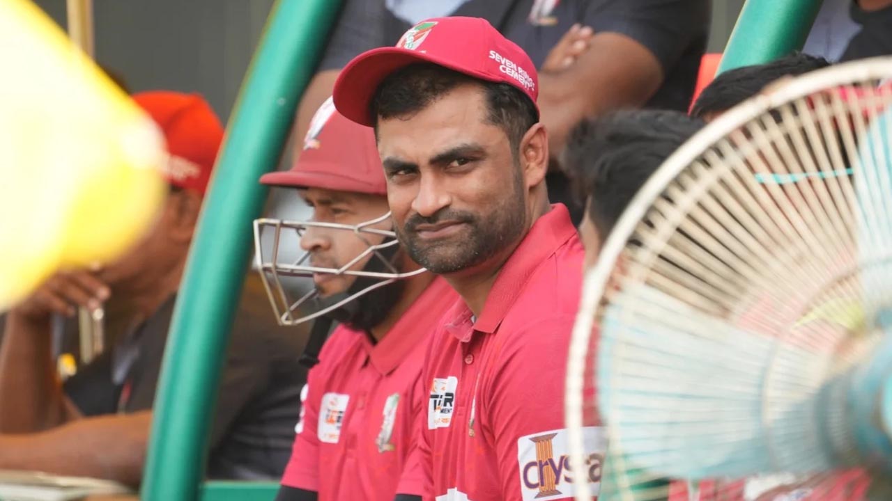 বিপিএল থেকে নাম সরিয়ে নিলেন তামিম ইকবাল